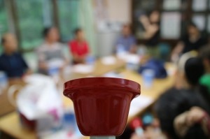ハンドベルを使って演奏します。