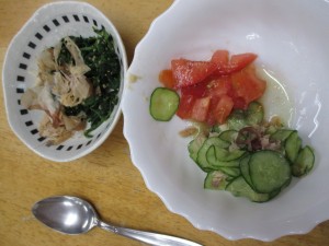 きゅうり、トマトのサラダ ほうれん草胡麻和え
