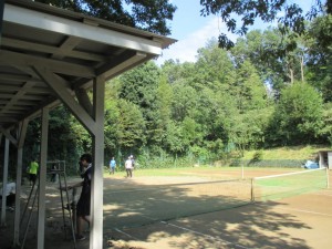 暑いかな？と心配でしたが、いざ始めてみると木陰が涼しかったです。もう秋の風ですね。みなさん思い切り走ってボールを追いかけていました。